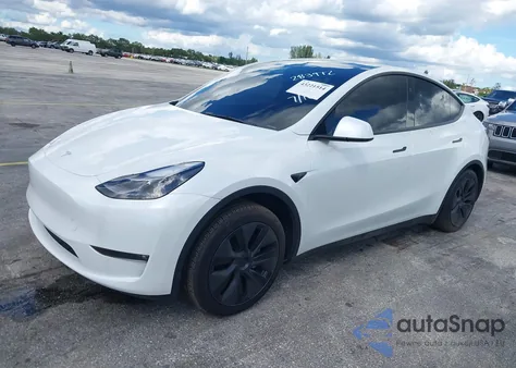 2025 Tesla Model Y Long Range Dual Motor All-Wheel Drive z USA, uszkodzony, nr VIN 7SAYGAEE4SF283972